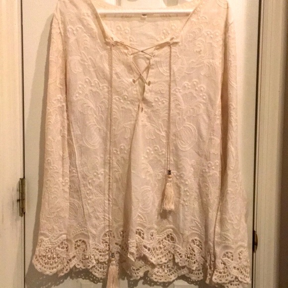 NWOT Gorgeous ODDY Crochet Lace Top M/L Never Worn - Picture 2 of 8